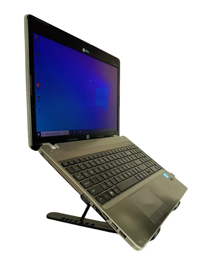 Notebook seminovo HP, visto de lado, tela ligada